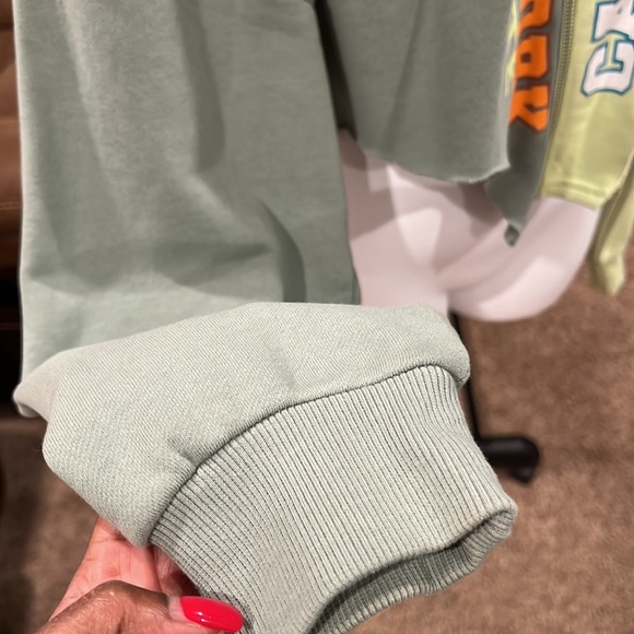 Cropped Jacket with Hoodie - Picture 6 of 6